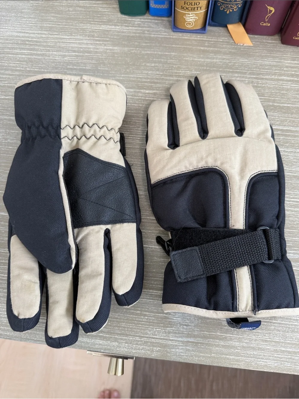 GAP Black and Beige Insulated Men's Winter Gloves
